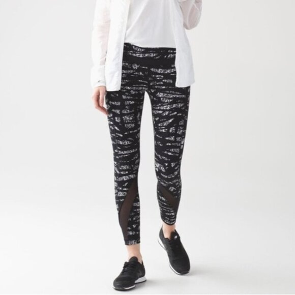Lululemon Inspire Tight II in Graf Black White / Black size 2 - Picture 1 of 12